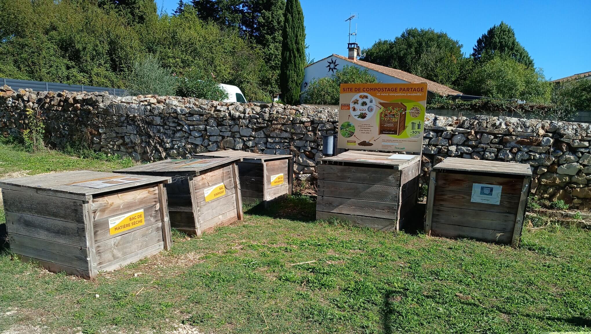 Les bacs du site de compostage partagé de La Bastide-d'Engras.